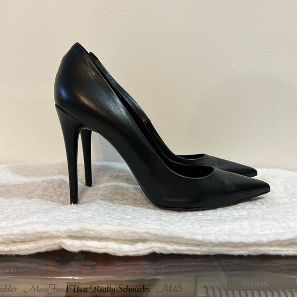 Meet your Posher, Elizabeth - Picture 2 of 3